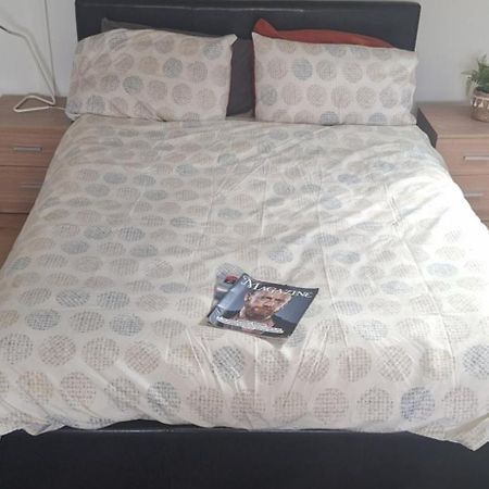 לונדון Beautiful Loft With En-Suit In A Family House, מראה חיצוני תמונה