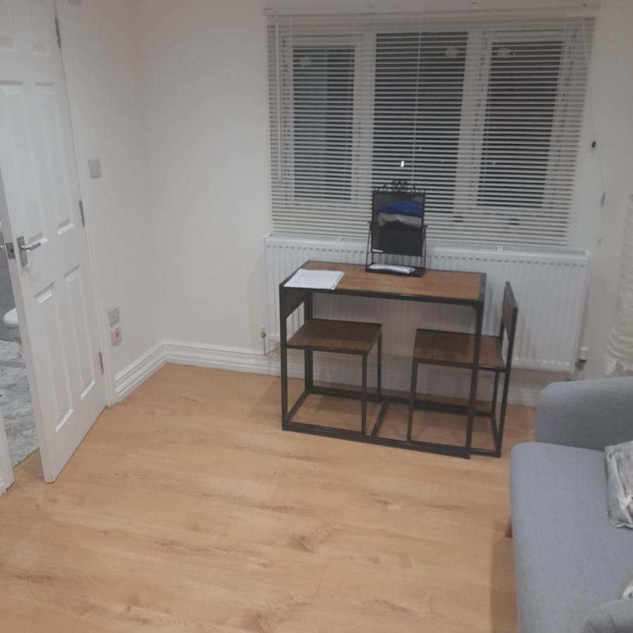 לונדון Beautiful Loft With En-Suit In A Family House, מראה חיצוני תמונה
