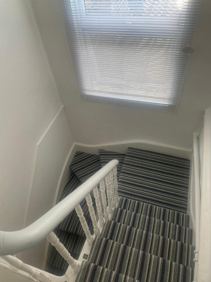לונדון Beautiful Loft With En-Suit In A Family House, מראה חיצוני תמונה